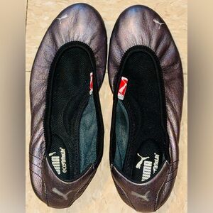 Puma Leather Ballet Flats in Metallic Gunmetal size 7.5